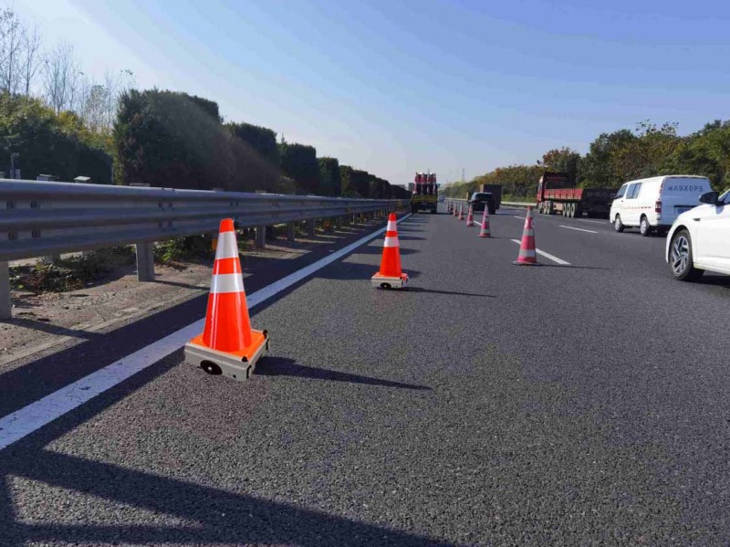高速公路封道安全路锥机器人